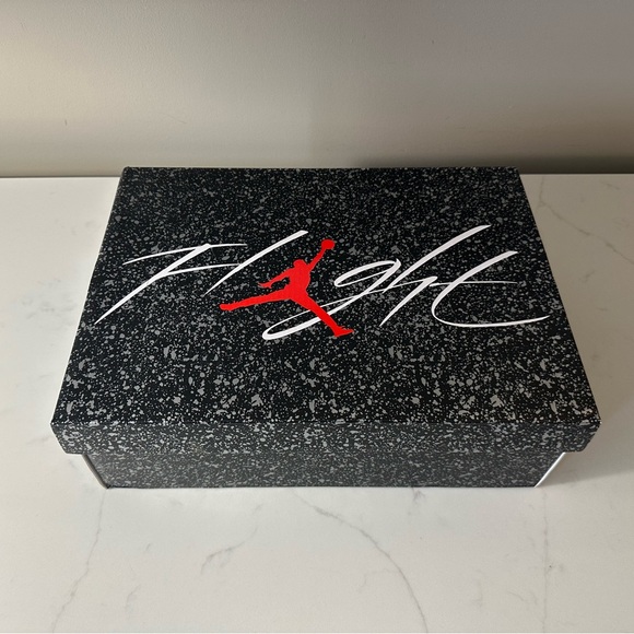 BRAND NEW WMNS AIR JORDAN 4 RETRO CANYON PURPLE SIZE US 12 - Picture 2 of 11